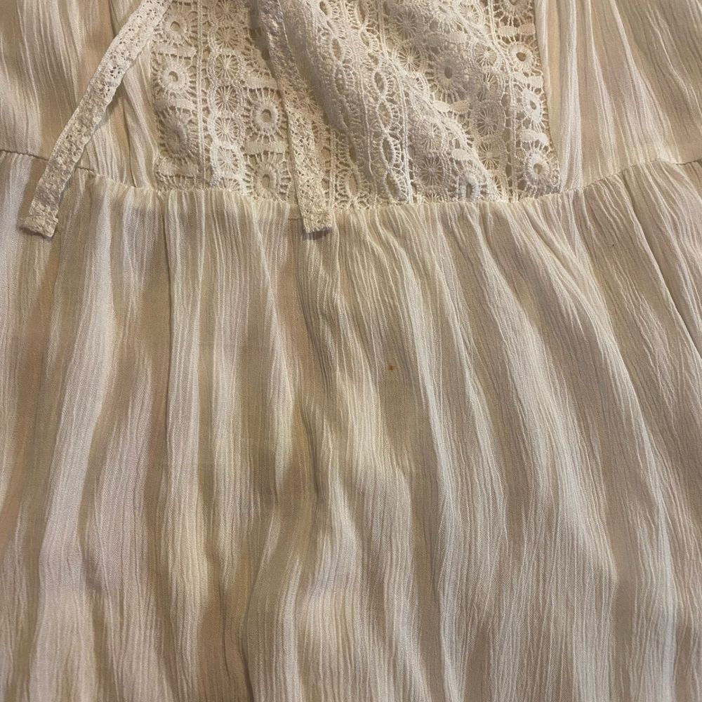 White cold shoulder blouse - Picture 2 of 8